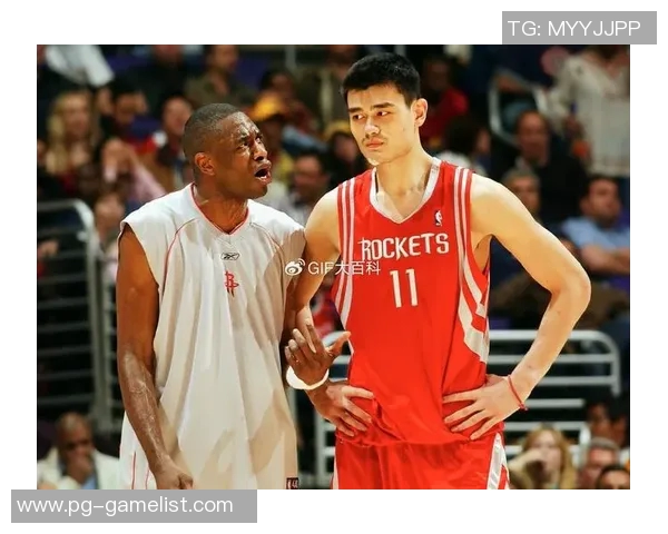 姚明与观众心灵相通的瞬间：篮球场上的情感交融与共鸣