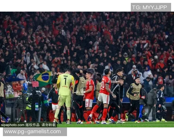 欧冠激战曼联逆转多特蒙德帽子戏法引爆全场战术解析与精彩瞬间回顾